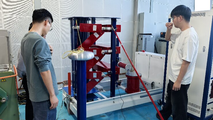 冲击电压发生器